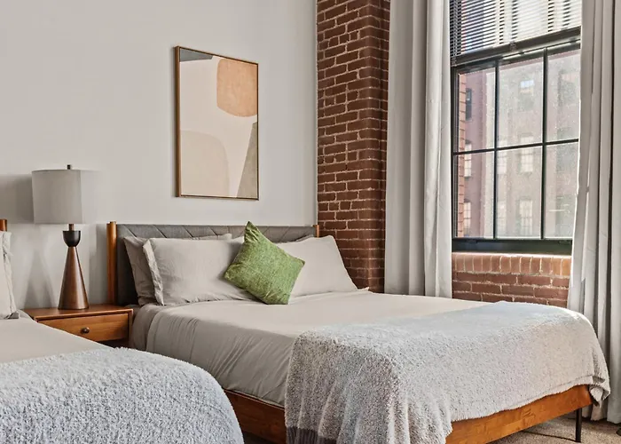 Apartment Luxury Industrial 2 Bedroom 2 Full Bath Strip District & Riverwalk *