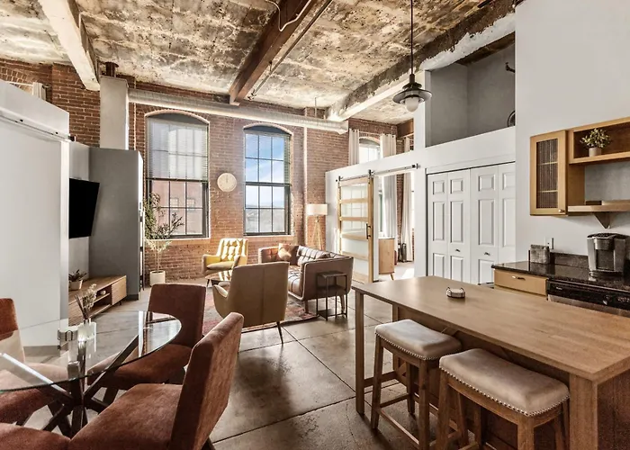 Luxury Industrial 2 Bedroom 2 Full Bath Strip District & Riverwalk *