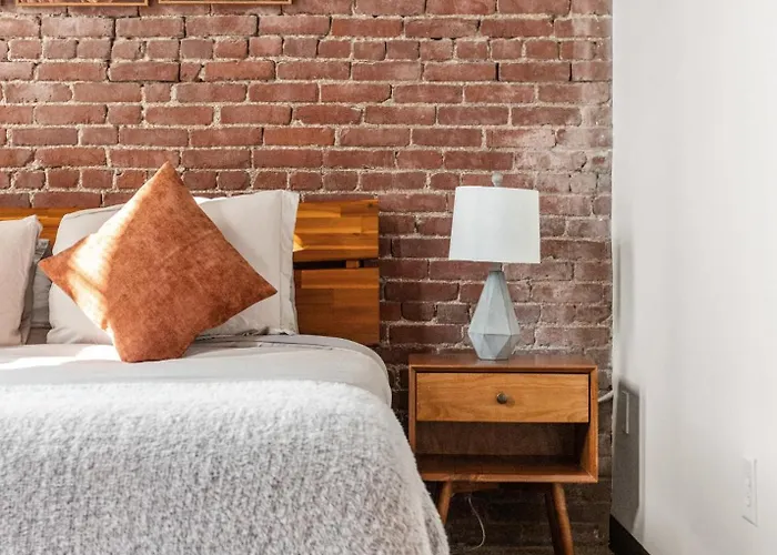 Apartment Luxury Industrial 2 Bedroom 2 Full Bath Strip District & Riverwalk