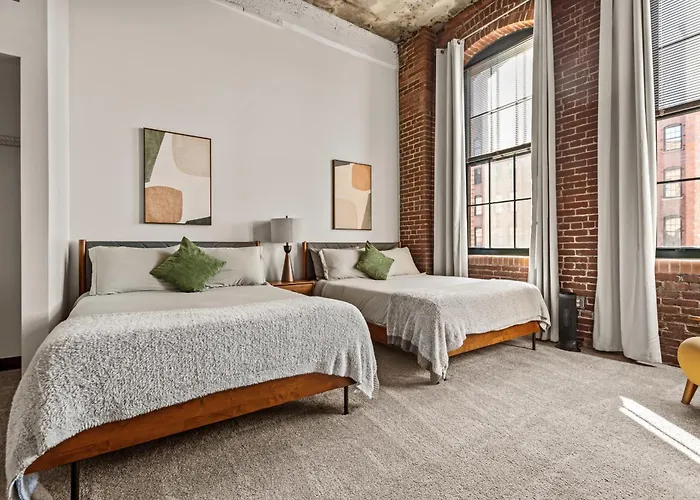 Apartment Luxury Industrial 2 Bedroom 2 Full Bath Strip District & Riverwalk