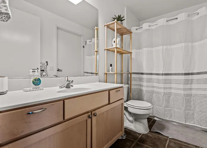 Luxury Industrial 2 Bedroom 2 Full Bath Strip District & Riverwalk * Pittsburgh