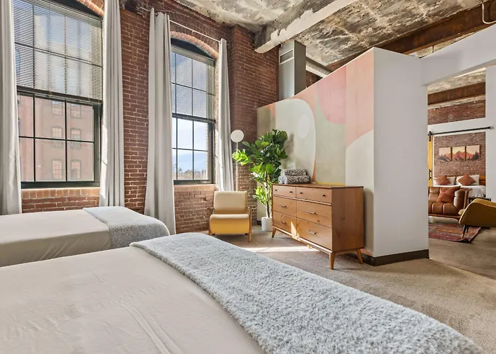 Luxury Industrial 2 Bedroom 2 Full Bath Strip District & Riverwalk *