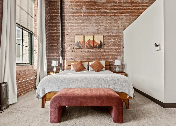 Luxury Industrial 2 Bedroom 2 Full Bath Strip District & Riverwalk