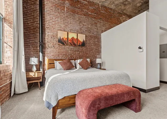 Apartment Luxury Industrial 2 Bedroom 2 Full Bath Strip District & Riverwalk Pittsburgh