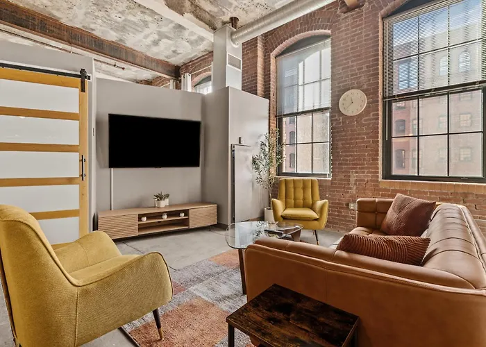 Luxury Industrial 2 Bedroom 2 Full Bath Strip District & Riverwalk Apartment *