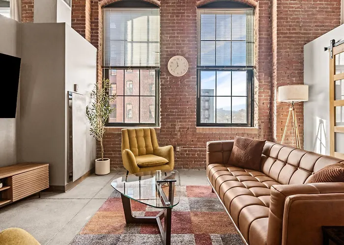 Apartment Luxury Industrial 2 Bedroom 2 Full Bath Strip District & Riverwalk *