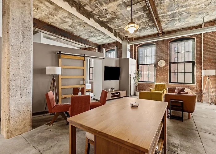 Luxury Industrial 2 Bedroom 2 Full Bath Strip District & Riverwalk * Pittsburgh